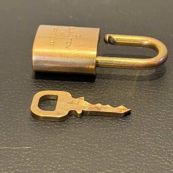 Louis Vuitton Authentic Lock & Key 315 Great Condition - Picture 4 of 5